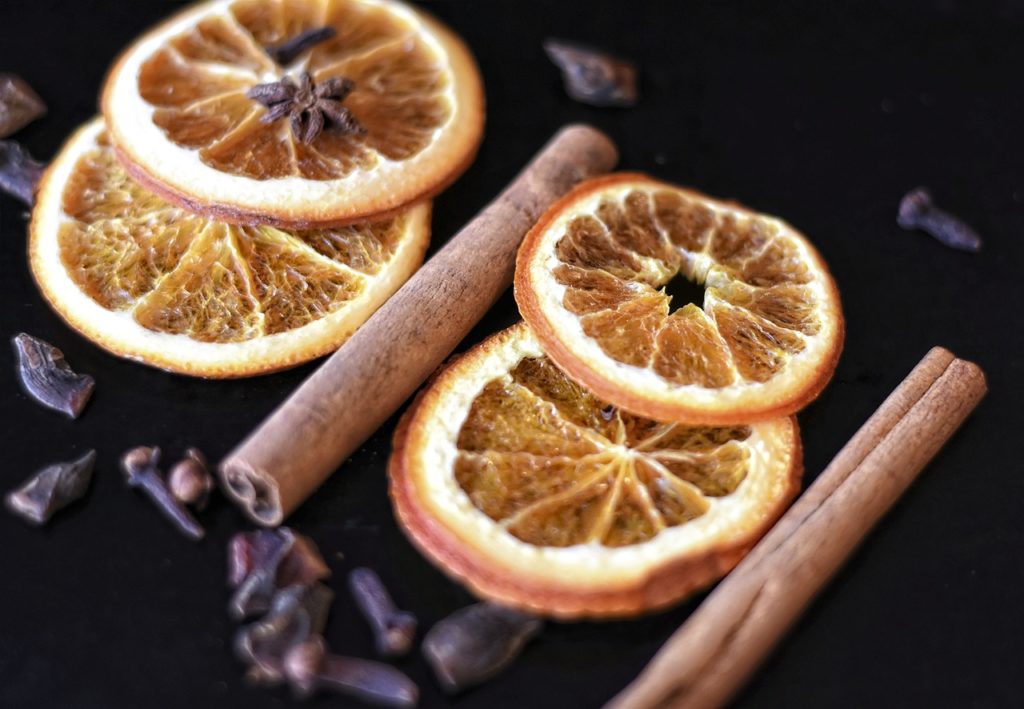 orange, cinnamon, cloves-4724878.jpg